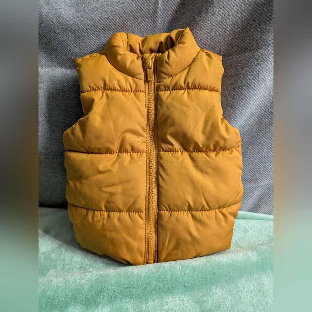 Old Navy Kids Puffer Vest in Mustard Yellow 6-12 month